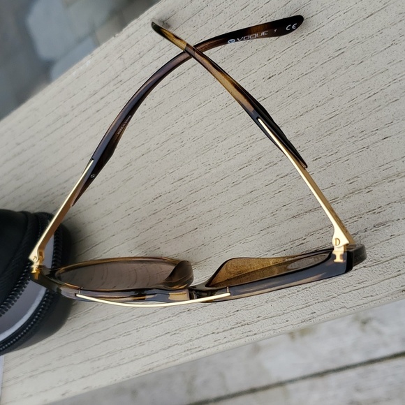 Round Vogue Tortoise Sunglasses - Picture 7 of 12